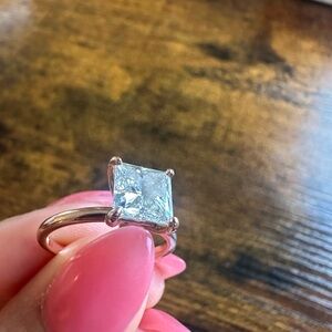 Elegant Gold Diamond Ring